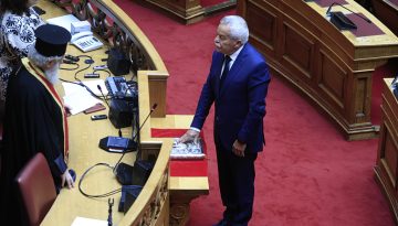 Ορκίστηκε βουλευτής ο Κωνσταντίνος Κόλλιας, στη θέση του εκλιπόντος Νίκου Ταγαρά