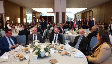 ΠαΣοΚ: «Μούφα» το φιλμ νουάρ με τον Άδωνι και τη Ζωή