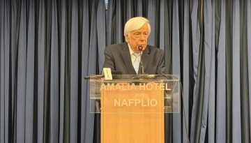 Παυλόπουλος: «Αναθεώρηση συνταγματικών πλεονασμών» – Σκληρή κριτική στην κυβερνητική πρόταση για το Σύνταγμα