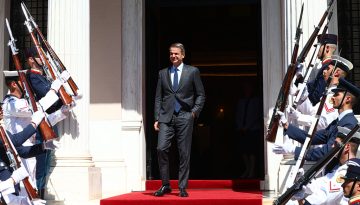 Πέντε σήματα εκλογικής ετοιμότητας από το Μαξίμου