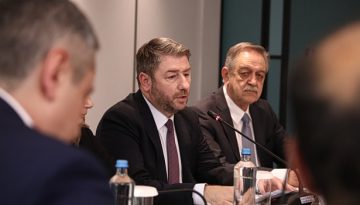 Παίρνει θέση για τα σενάρια συνεργασίας ο Πάρις Κουκουλόπουλος: «Κανένα σοβαρό κόμμα δεν είναι παράκλητος άλλου κόμματος