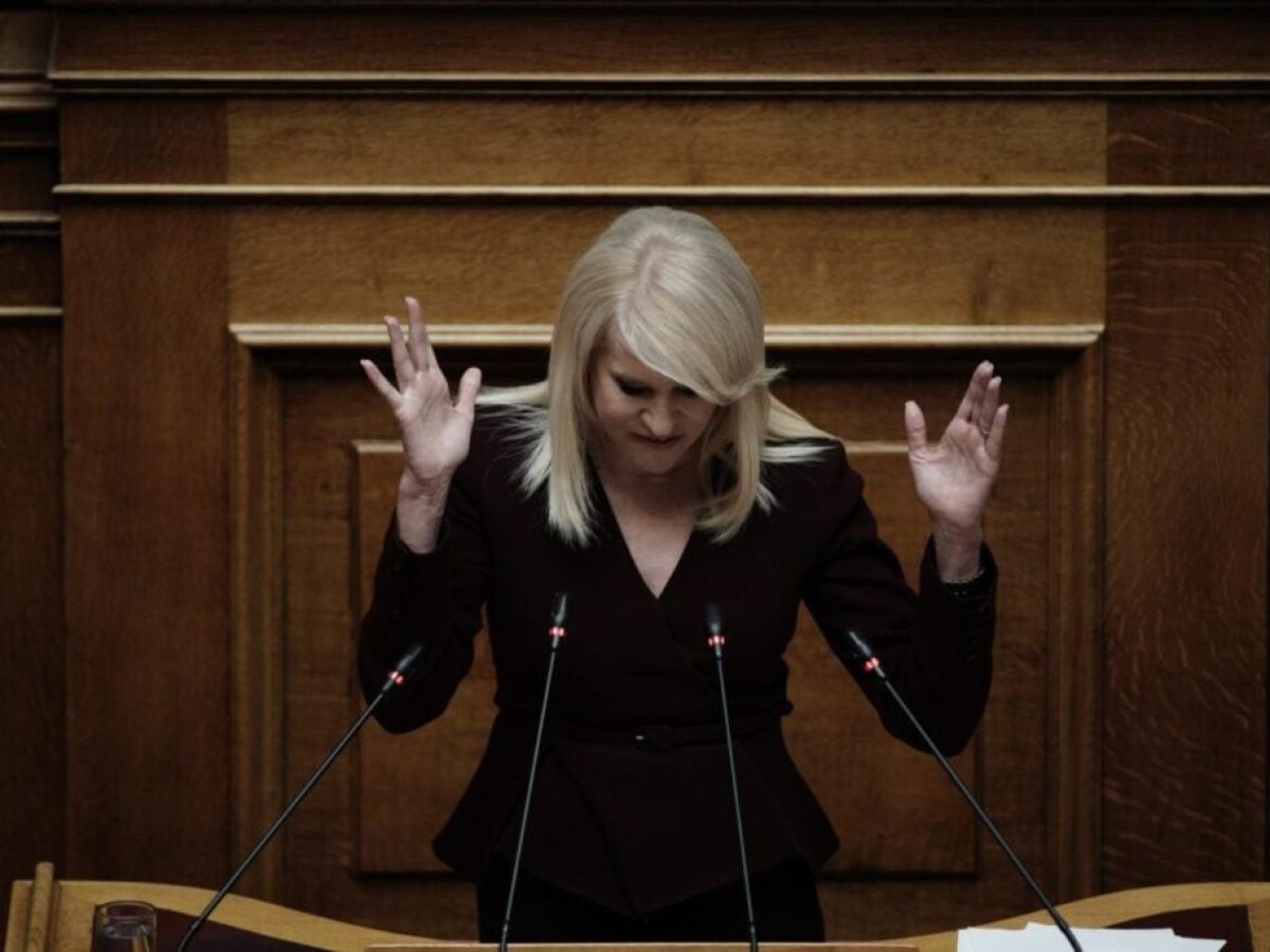 &Eta; &Theta;&epsilon;&omicron;&delta;ώ&rho;&alpha; &Tau;&zeta;ά&kappa;&rho;&eta; &pi;&alpha;&rho;&alpha;&iota;&tau;ή&theta;&eta;&kappa;&epsilon; &alpha;&pi;ό &tau;&omicron; &kappa;ό&mu;&mu;&alpha; &Kappa;&alpha;&sigma;&sigma;&epsilon;&lambda;ά&kappa;&eta;