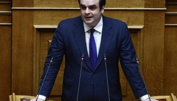 Πιερρακάκης σε Φάμελλο: «Είστε οφσάιντ, κουνάτε και τα γκολπόστ» | Lykavitos.gr