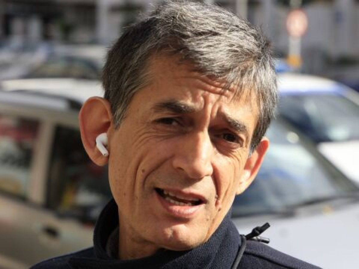 &ldquo;&Pi;&upsilon;&rho;ά&rdquo; &Kappa;&alpha;&rho;&alpha;&nu;ί&kappa;&alpha; &kappa;&alpha;&tau;ά &Tau;&sigma;ί&pi;&rho;&alpha;: &ldquo;&Zeta;&epsilon;&iota; &sigma;&tau;&eta;&nu; &kappa;&omicron;&sigma;&mu;ά&rho;&alpha; &tau;&omicron;&upsilon; &omega;&sigmaf; &phi;&epsilon;&omicron;&upsilon;&delta;ά&rho;&chi;&eta;&sigmaf;, &nu;&omicron;&mu;ί&zeta;&epsilon;&iota; ό&tau;&iota; &tau;&omicron;&nu; &theta;&epsilon;&omega;&rho;&omicron;ύ&nu; &sigma;&omicron;&beta;&alpha;&rho;ό &kappa;&alpha;&iota; &alpha;&xi;&iota;ό&pi;&iota;&sigma;&tau;&omicron;;&rdquo; &ndash; &ldquo;&Alpha;&sigmaf; &tau;&omicron;&nu; &beta;&omicron;&eta;&theta;ή&sigma;&epsilon;&iota; &kappa;ά&pi;&omicron;&iota;&omicron;&sigmaf;&rdquo;