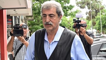 Πολάκης από Κουμουνδούρου: «Τα ιστορικά κόμματα δεν καταργούνται με ατομικές αποφάσεις» (video)