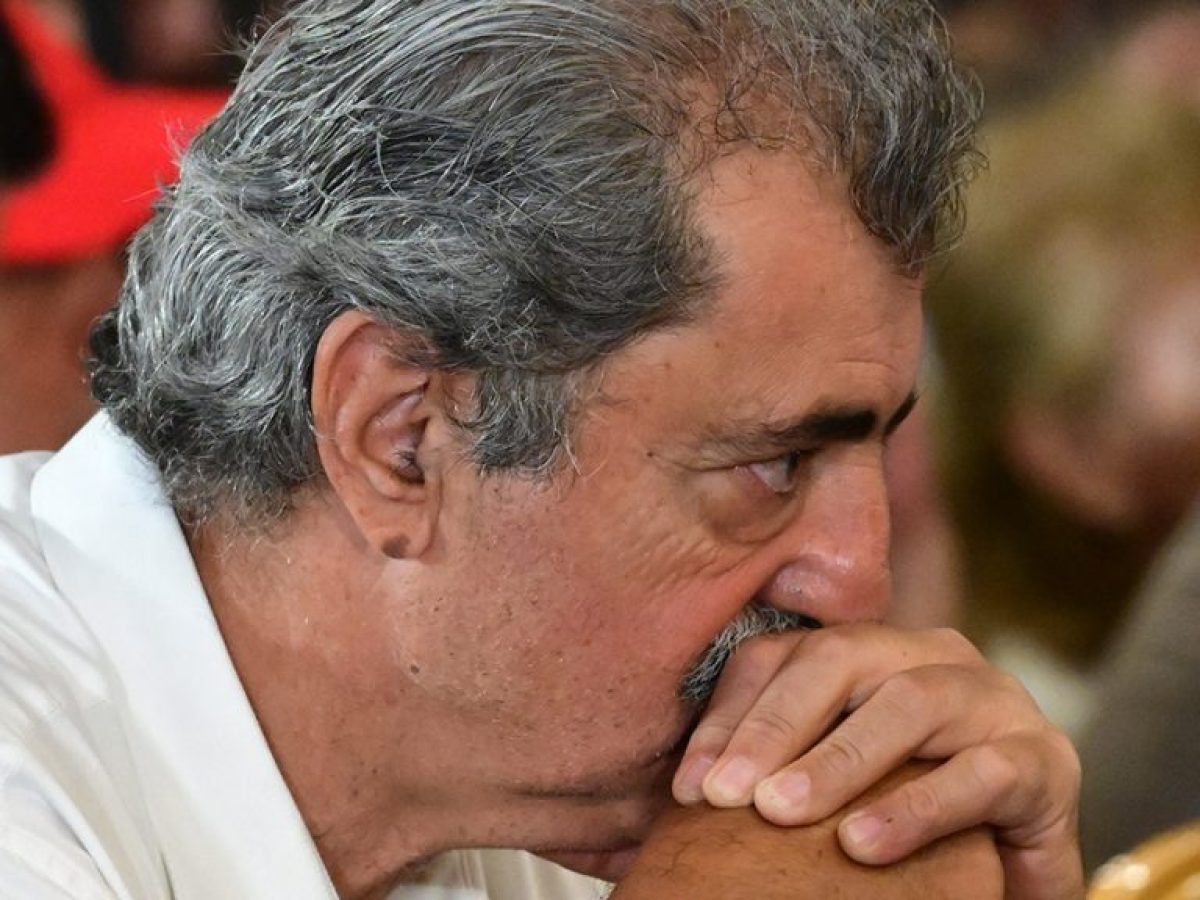 &Pi;&omicron;&lambda;ά&kappa;&eta;&sigmaf;: &laquo;&Delta;&epsilon;&nu; &chi;&alpha;&rho;ί&zeta;&omicron;&upsilon;&mu;&epsilon; &tau;&omicron;&nu; &Sigma;&Upsilon;&Rho;&Iota;&Zeta;&Alpha; &sigma;&epsilon; &kappa;&alpha;&nu;έ&nu;&alpha;&nu;&raquo;