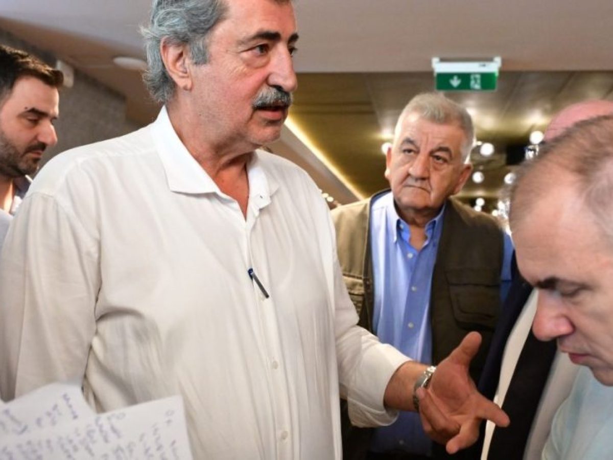 &Pi;&omicron;&lambda;ά&kappa;&eta;&sigmaf; &sigma;&tau;&eta;&nu; &Kappa;&Epsilon; &tau;&omicron;&upsilon; &Sigma;&Upsilon;&Rho;&Iota;&Zeta;&Alpha;: &laquo;Ό&chi;&iota; &sigma;&tau;&omicron; &ldquo;&delta;&iota;&alpha;&lambda;&upsilon;&theta;&epsilon;ί&tau;&epsilon; &kappa;&alpha;&iota; &epsilon;&lambda;ά&tau;&epsilon;&rdquo; &ndash; &Nu;&alpha; &pi;&rho;&omicron;&chi;&omega;&rho;ή&sigma;&omicron;&upsilon;&mu;&epsilon; &sigma;&upsilon;&nu;&tau;&epsilon;&tau;&alpha;&gamma;&mu;έ&nu;&alpha;&raquo;