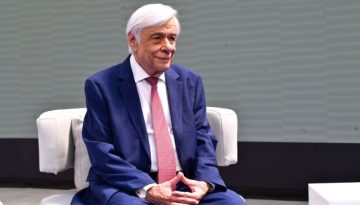 Η άγνωστη πλευρά του Προκόπη Παυλόπουλου: Κυκλοφόρησε η πρώτη του ποιητική συλλογή – Έχει τίτλο “Σταλακτίτες” (Εικόνα)