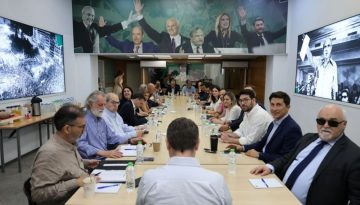 ΠΑΣΟΚ: Αυτοί είναι οι «σκιώδεις υπουργοί» του κόμματος – Όλα τα ονόματα