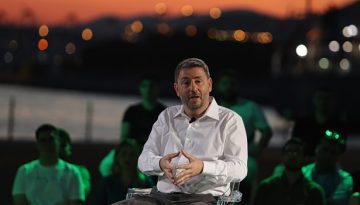 ΠΑΣΟΚ: Δωρεάν μετακινήσεις και κοινωνική κατοικία προτείνει ο Ανδρουλάκης