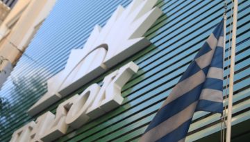 ΠΑΣΟΚ κατά κυβέρνησης για την ακρίβεια: Όσο ο πρωθυπουργός «λυπάται», οι πολίτες πληρώνουν