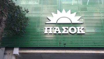 ΠΑΣΟΚ: «Όχι» σε πολιτικά «προξενιά» λέει το κόμμα μετά την επανεμφάνιση Τσίπρα