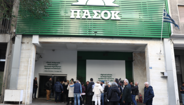 ΠΑΣΟΚ: Όσο ο Πρωθυπουργός «λυπάται και θυμώνει με την ακρίβεια», τόσο περισσότερο πληρώνει ο ελληνικός λαός