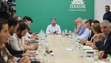 ΠΑΣΟΚ: «Πρωταγωνιστές, όχι συνιστώσα» – Επικυρώθηκε η αυτόνομη πορεία, επιμένει ο Δούκας