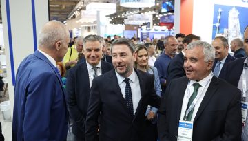 ΠΑΣΟΚ: Αντεπίθεση με «σκιώδη κυβέρνηση»