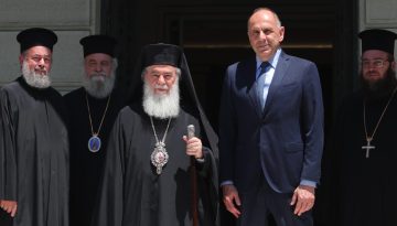 Συνάντηση Γεραπετρίτη με τον Πατριάρχη Ιεροσολύμων – «Τα δικαιώματα του Πατριαρχείου αποτελούν υπόθεση όλου του Ελληνισμο