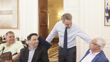 Συνάντηση Μητσοτάκη με αντιπροσωπεία του Πανελλήνιου Συλλόγου Παραπληγικών