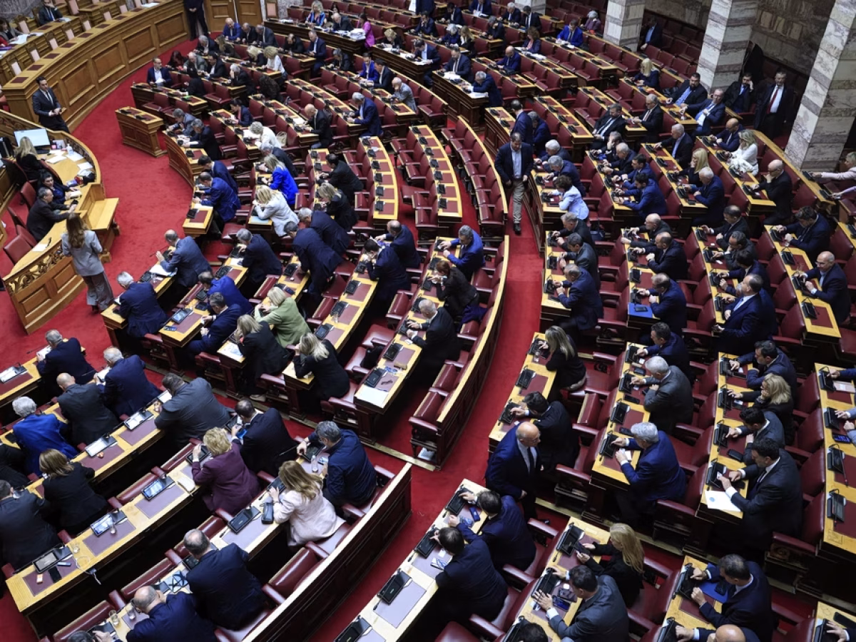 &Sigma;&upsilon;&nu;&tau;&alpha;&gamma;&mu;&alpha;&tau;&iota;&kappa;ή &Alpha;&nu;&alpha;&theta;&epsilon;ώ&rho;&eta;&sigma;&eta;: &Tau;έ&lambda;&omicron;&sigmaf; &sigma;&tau;&eta; &mu;&omicron;&nu;&iota;&mu;ό&tau;&eta;&tau;&alpha; &sigma;&tau;&omicron; &Delta;&eta;&mu;ό&sigma;&iota;&omicron; &kappa;&alpha;&iota; &sigma;&tau;&eta;&nu; &alpha;&sigma;&upsilon;&lambda;ί&alpha; &upsilon;&pi;&omicron;&upsilon;&rho;&gamma;ώ&nu;;