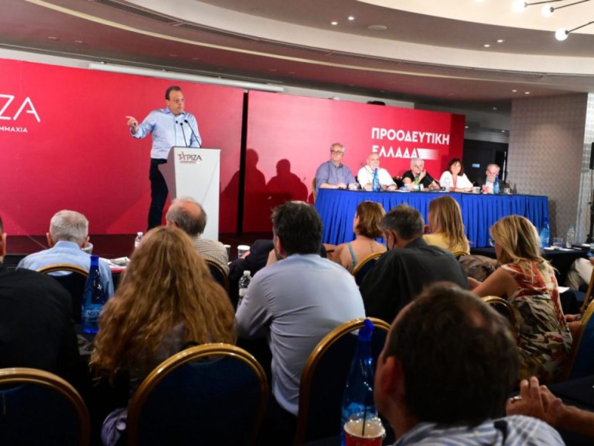 &Sigma;&Upsilon;&Rho;&Iota;&Zeta;&Alpha;: &Pi;έ&rho;&alpha;&sigma;&epsilon; &eta; &epsilon;&iota;&sigma;ή&gamma;&eta;&sigma;&eta; &Phi;ά&mu;&epsilon;&lambda;&lambda;&omicron;&upsilon; &gamma;&iota;&alpha; &sigma;&tau;ή&rho;&iota;&xi;&eta; &tau;&omicron;&upsilon; &kappa;ό&mu;&mu;&alpha;&tau;&omicron;&sigmaf; &Tau;&sigma;ί&pi;&rho;&alpha; &ndash; &laquo;&Delta;&epsilon;&nu; &chi;&alpha;&rho;ί&zeta;&omicron;&upsilon;&mu;&epsilon; &tau;&omicron; &kappa;ό&mu;&mu;&alpha; &sigma;&epsilon; &kappa;&alpha;&nu;έ&nu;&alpha;&nu;&raquo;, &lambda;έ&epsilon;&iota; &omicron; &Pi;&omicron;&lambda;ά&kappa;&eta;&sigmaf;
