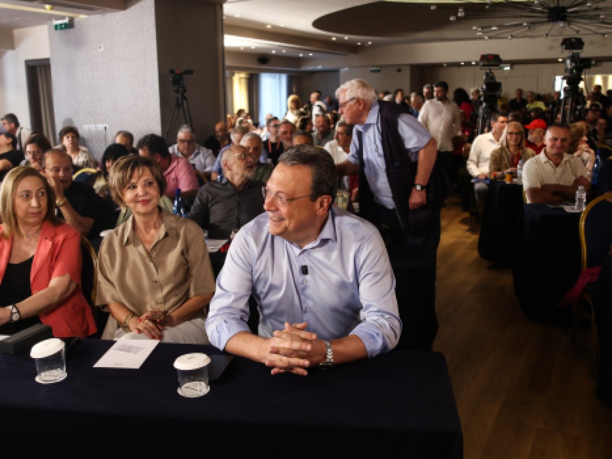 &Sigma;&Upsilon;&Rho;&Iota;&Zeta;&Alpha;: &Sigma;&tau;ή&rho;&iota;&xi;&eta; &sigma;&tau;&omicron;&nu; &Tau;&sigma;ί&pi;&rho;&alpha;, &sigma;&tau;&omicron;&nu; &alpha;έ&rho;&alpha; &eta; &sigma;&upsilon;&mu;&pi;ό&rho;&epsilon;&upsilon;&sigma;&eta; &ndash; &mu;&epsilon; &tau;&omicron; ό&pi;&lambda;&omicron; &pi;&alpha;&rho;ά &pi;ό&delta;&alpha; &omicron;&iota; &laquo;&alpha;&pi;&omicron;&sigma;&upsilon;&nu;ά&gamma;&omega;&gamma;&omicron;&iota;&raquo;
