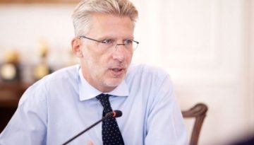 Σκέρτσος για τα κόμματα της αντιπολίτευσης: Ξεκινήσαν ήδη να τάζουν παροχές από λεφτά που δεν υπάρχουν