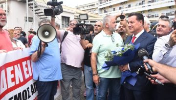 Στο ΑΧΕΠΑ για εγκαίνια νέας κλινικής ο Άδωνις – Ο διάλογος στα αγγλικά με φοιτητές από Erasmus (βίντεο)