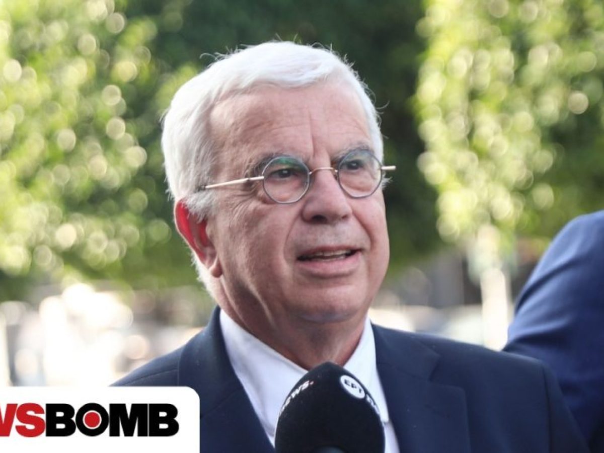 Στράτος Σιμόπουλος: Τρικάκια πέταξαν κουκουλοφόροι έξω από το σπίτι του στη Θεσσαλονίκη