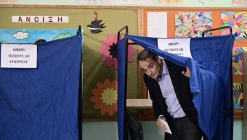 Τέλος η εποχή της… «άνεσης» στο Μαξίμου: Εξελίξεις που κόβουν κάθε συζήτηση για αυτοδυναμία