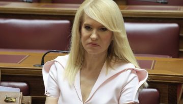 Θεοδώρα Τζάκρη: Παραιτήθηκε από το κόμμα του Στέφανου Κασσελάκη