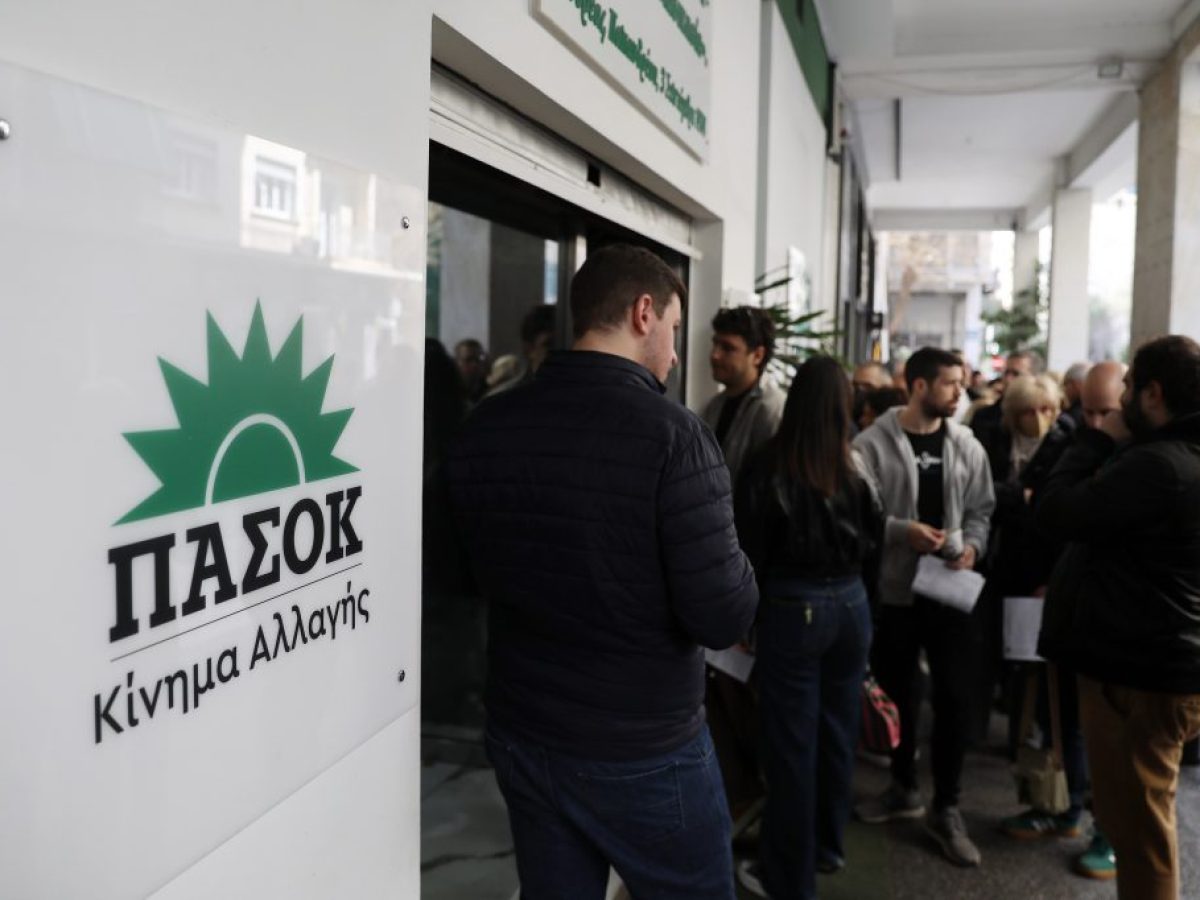 Το ΠαΣοΚ χτυπάει στο Κέντρο: Αναδιάταξη δυνάμεων στην Κεντροαριστερά