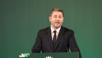 Το ΠΑΣΟΚ «φλερτάρει» με νέα εσωκομματική δίνη μετά την απώλεια της δεύτερης θέσης στις δημοσκοπήσεις
