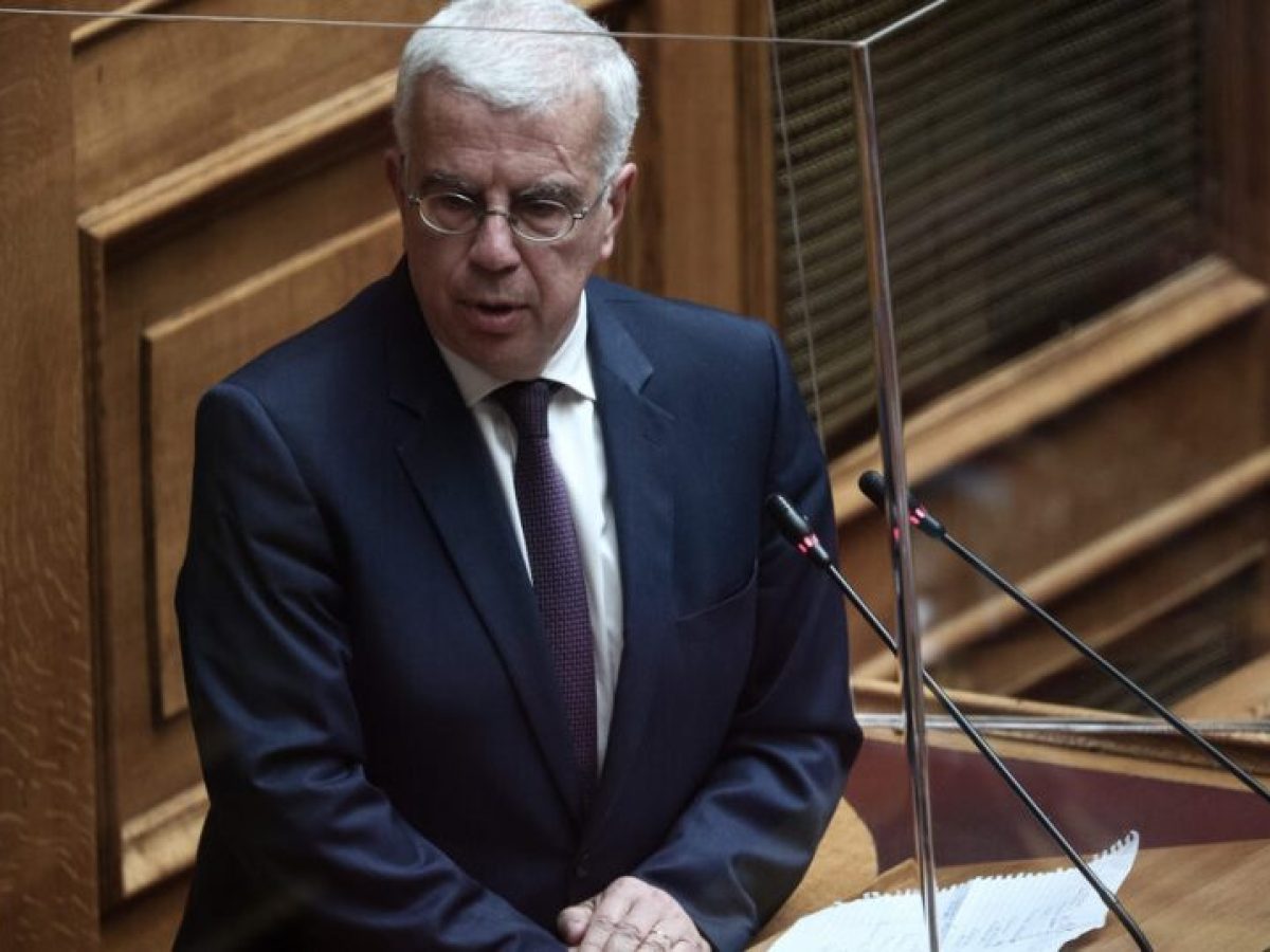 Τρικάκια στο σπίτι του βουλευτή Στράτου Σιμόπουλου για τα προσφυγικά