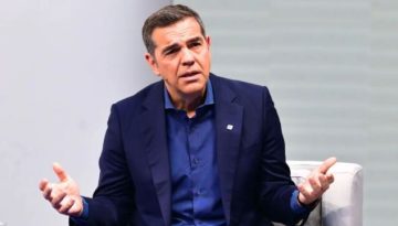 Η δημοσκοπική απογείωση της ΕΛΑΣ, η αντίδραση με “τη μπάλα χαμηλά” και ο στόχος Τσίπρα να γίνει κυβέρνηση