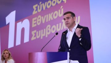 Το παιχνίδι του Τσίπρα με τις τράπεζες, η απαίτηση για πληρωμή του αναβαλλόμενου φόρου πριν από το 2035, ο νόμος που ψήφισε ο ίδιος το 2017 και η δυσφορία του κόσμου