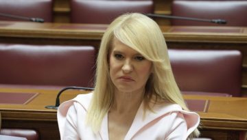 Η Θεοδώρα Τζάκρη παραιτήθηκε από τους Δημοκράτες: Ο Κασσελάκης νομιμοποιεί μία προφανή δεξιά απόκλιση