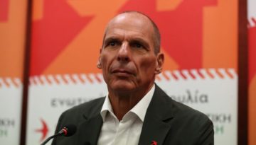 Βαρουφάκης κατά πάντων: «Μητσοτάκης και Τσίπρας μπορούν να συγκυβερνήσουν – Οι διαφορές τους είναι βιτρίνα»