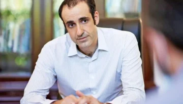 Βουλή: Oι αλχημείες στη Θεσμών για να μη κληθεί ο Ντίλιαν και οι «πλάτες» της Δεξιάς στον Δημητριάδη