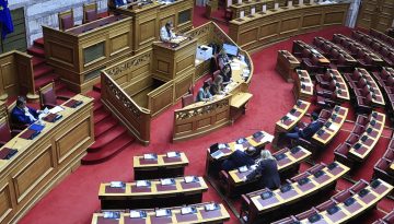 Βουλή: «Αυλαία» για τη συνταγματική αναθεώρηση