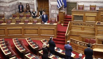 Βουλή: Ενός λεπτού σιγή στη μνήμη των Νίκου Ταγαρά και Νάσου Αθανασίου