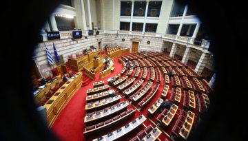 Βουλή: «Ναι» και «Όχι» από τους εισηγητές κομμάτων για το νομοσχέδιο αδειοδότησης περιφερειακών καναλιών