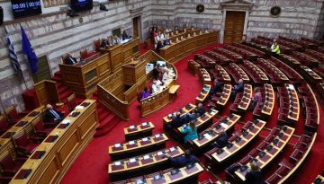 Βουλή: Ολοκληρώθηκε η πρώτη επεξεργασία του νομοσχεδίου για την αδειοδότηση των περιφερειακών καναλιών