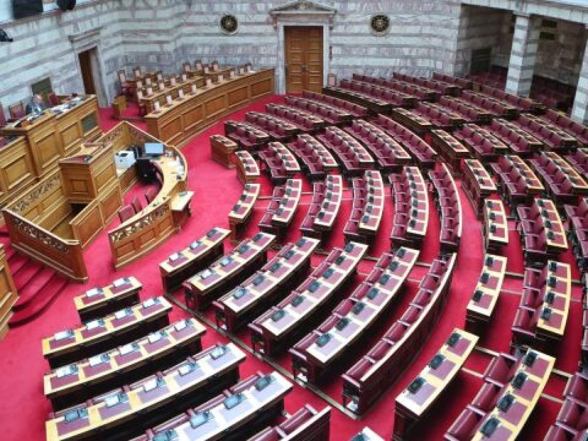 Βουλή: Στην Ολομέλεια το νομοσχέδιο για την εφαρμογή του συμφώνου για τη Μετανάστευση και το Άσυλο