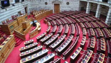 Βουλή: Στην Ολομέλεια το νομοσχέδιο για την εφαρμογή του συμφώνου για τη Μετανάστευση και το Άσυλο