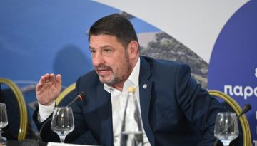 Νίκος Χαρδαλιάς: Άγνωστοι έγραψαν συνθήματα έξω από το σπίτι του στην Αγία Παρασκευή