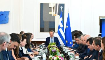 Μητσοτάκης: Αναμένεται και άλλη πτώση στην τιμή της βενζίνης στην αντλία – Έλεγχοι στην αγορά