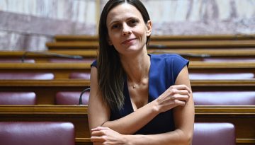 Αχτσιόγλου: Η παραίτηση μου από βουλευτής δεν συνδέεται με το κόμμα Τσίπρα – Δύσκολη εξίσωση για τον ΣΥΡΙΖΑ
