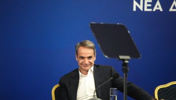 Αλαζονική επίθεση Μητσοτάκη στην αντιπολίτευση: «Θίασος που δεν έχει στόχο να κυβερνήσει αλλά να εξαντλήσει την Ελλάδα» –