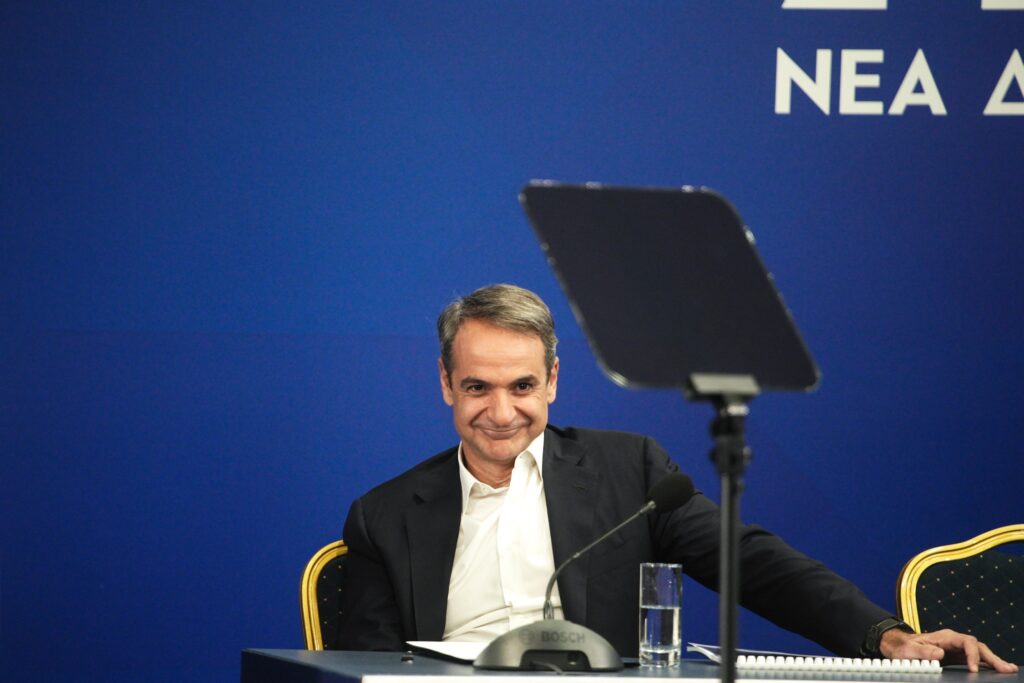 Αlazoniki-epithesi-mitsotaki-stin-antipolitefsi