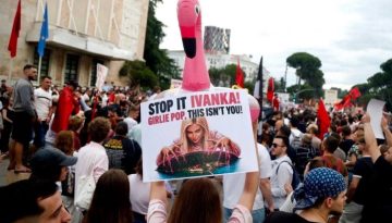 Αλβανία: Η «επανάσταση του φλαμίνγκο»