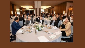 Αμηχανία: Γεωργιάδης, Ανδρουλάκης και Κωνσταντοπούλου έκατσαν στο ίδιο τραπέζι σε εκδήλωση